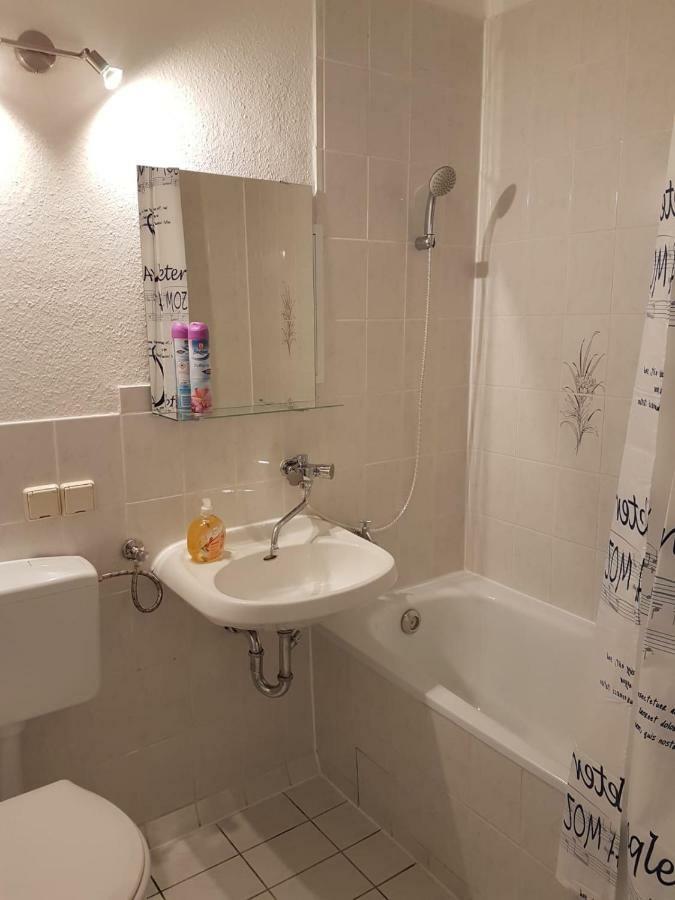 Monteurwohnung Fuer 6 Personen In Лайпциг Екстериор снимка
